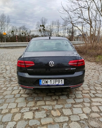 Volkswagen Passat cena 74000 przebieg: 192000, rok produkcji 2017 z Wrocław małe 232